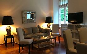Elegantes Gaesteapartment Verano In Schloss Und Hofgut Langenzell